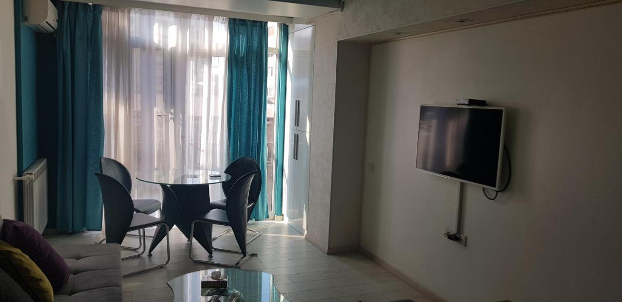 Beautiful Apartment Located In Pushkin Street Jerevan Exteriör bild